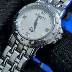 Raymond Weil Swiss Tango Vintage Petite Womens Watch
Very pretty watch